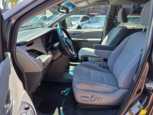 Used 2016 Toyota Sienna LE FWD image 20