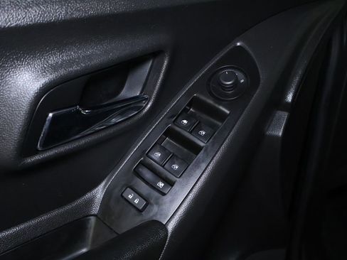 Used 2021 Chevrolet Trax LT image 10