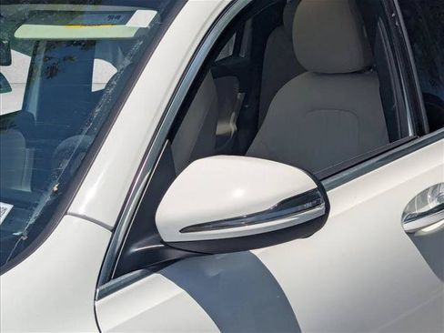 Used 2023 Mercedes-Benz GLB 250 4MATIC image 14