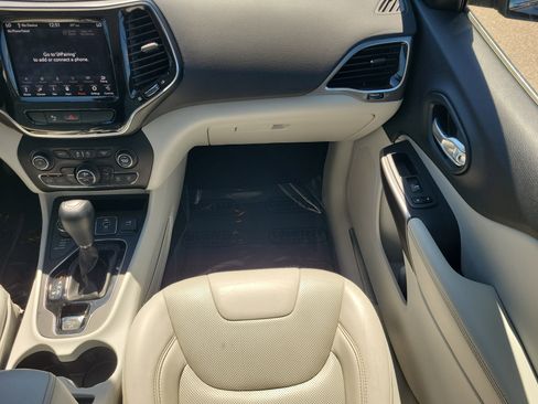 Used 2020 Jeep Cherokee Limited w/ Trailer Tow Group image 18