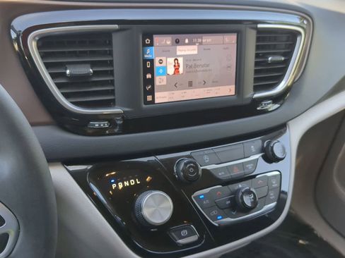 Used 2022 Chrysler Voyager LX FWD image 27