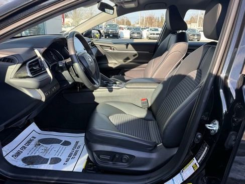 Used 2023 Toyota Camry SE image 16