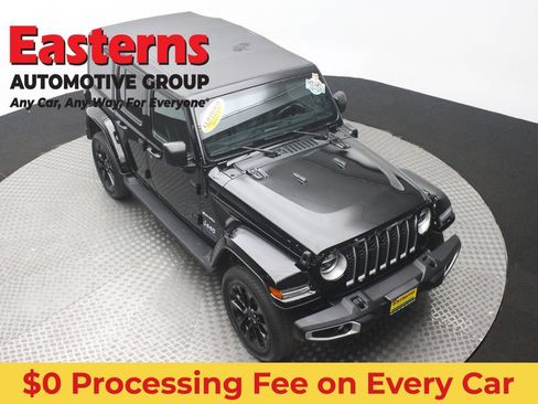 Used 2021 Jeep Wrangler Unlimited Sahara w/ Cold Weather Group AWD/4WD image 3