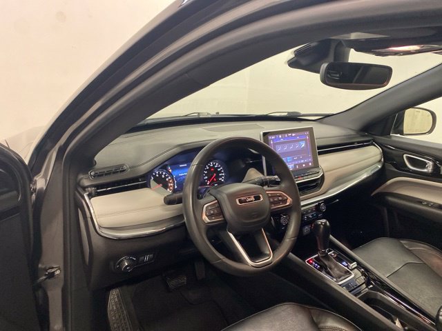 Used 2023 Jeep Compass Limited w/ Sun and Sound Group AWD/4WD image 8