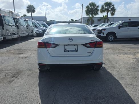 Used 2025 Nissan Altima 2.5 SR image 6