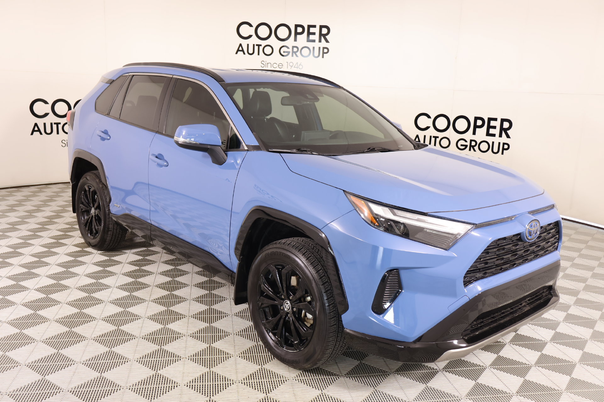 Used 2022 Toyota RAV4 SE AWD/4WD image 1