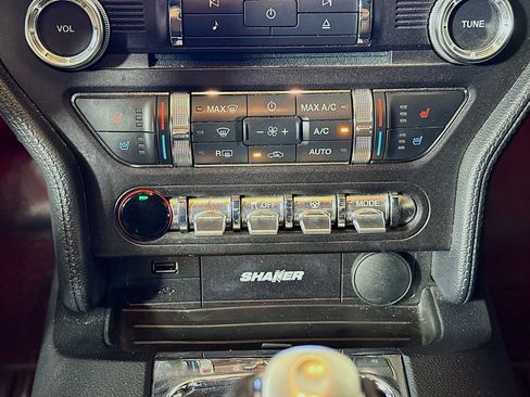 Used 2017 Ford Mustang Premium image 22