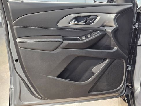 Used 2023 Chevrolet Traverse LT FWD image 20