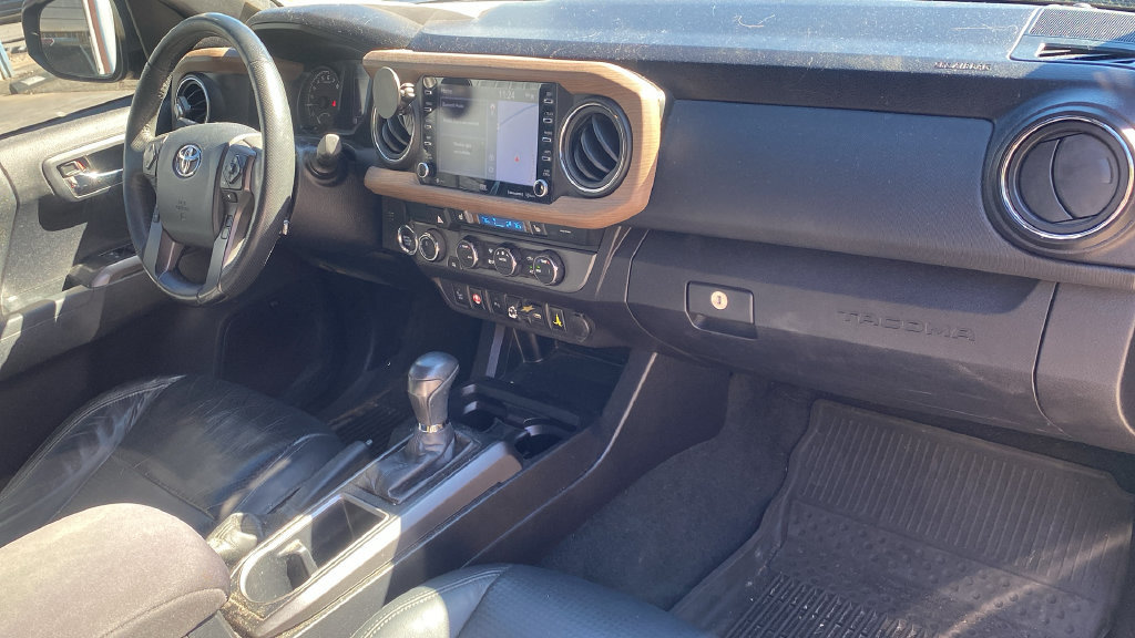 Used 2020 Toyota Tacoma TRD Off-Road w/ TRD Premium Off Road Package AWD/4WD image 11