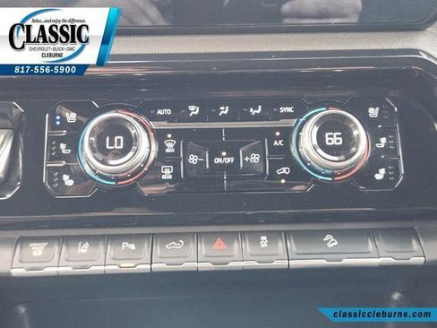 Used 2024 GMC Sierra 2500 AT4 w/ AT4 Premium Plus Package AWD/4WD image 27