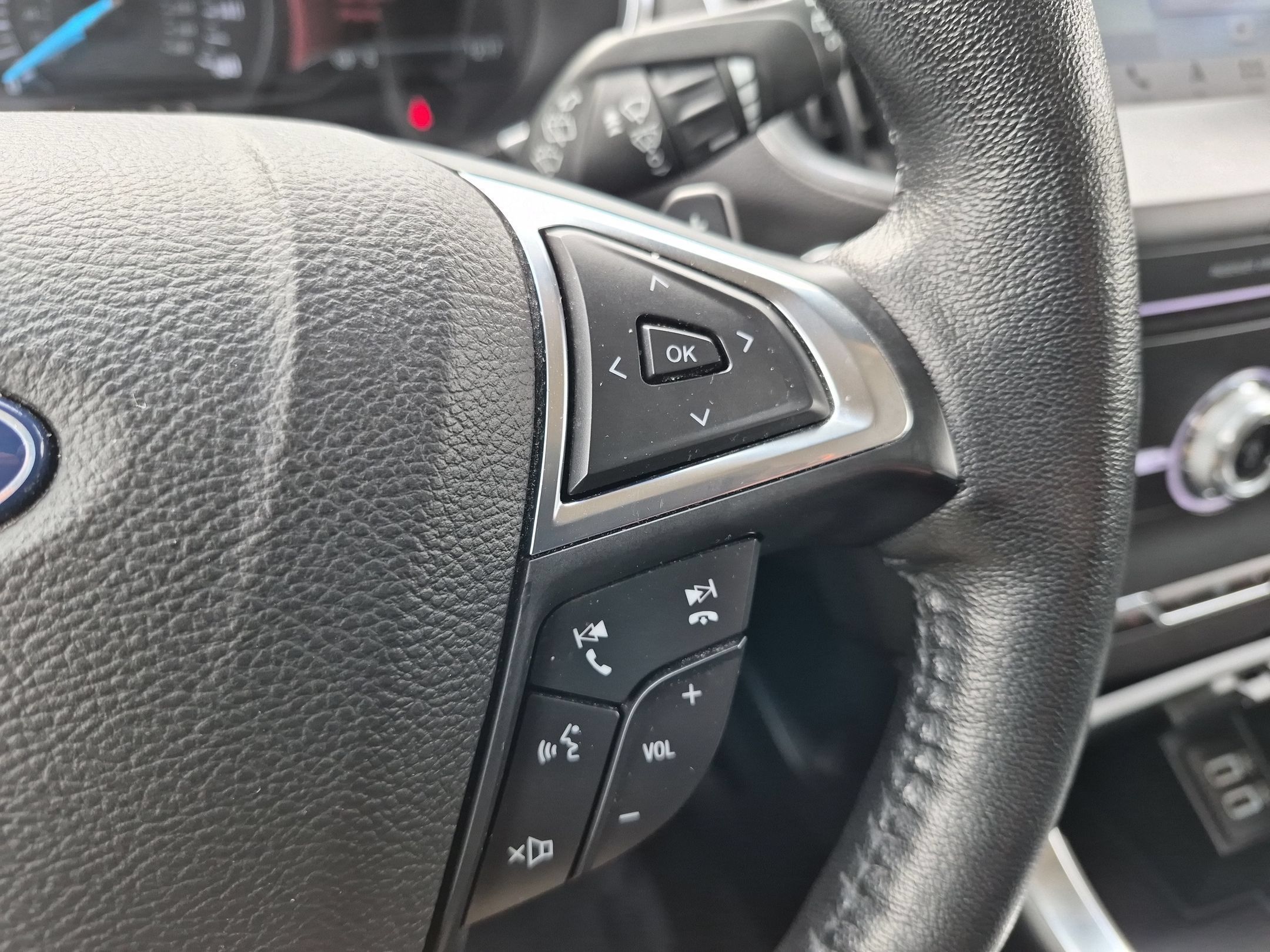 Used 2019 Ford Edge Titanium w/ Cold Weather Package AWD/4WD image 15