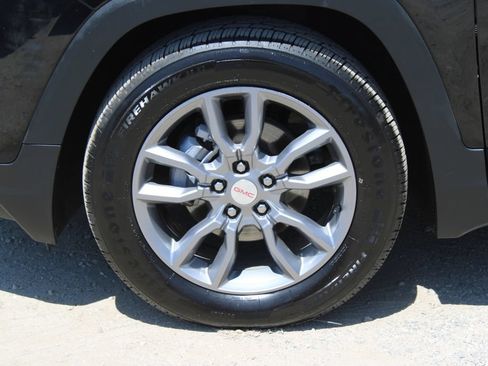 Used 2024 GMC Terrain SLT FWD image 8