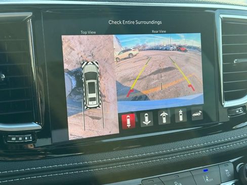 New 2026 Chrysler Pacifica Limited w/ Trailer Tow Group AWD/4WD image 16