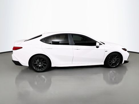 Used 2025 Toyota Camry SE w/ Convenience Package FWD image 3