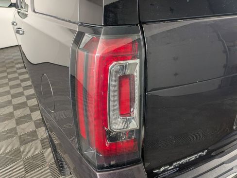 Used 2018 GMC Yukon Denali w/ Denali Ultimate Package image 12