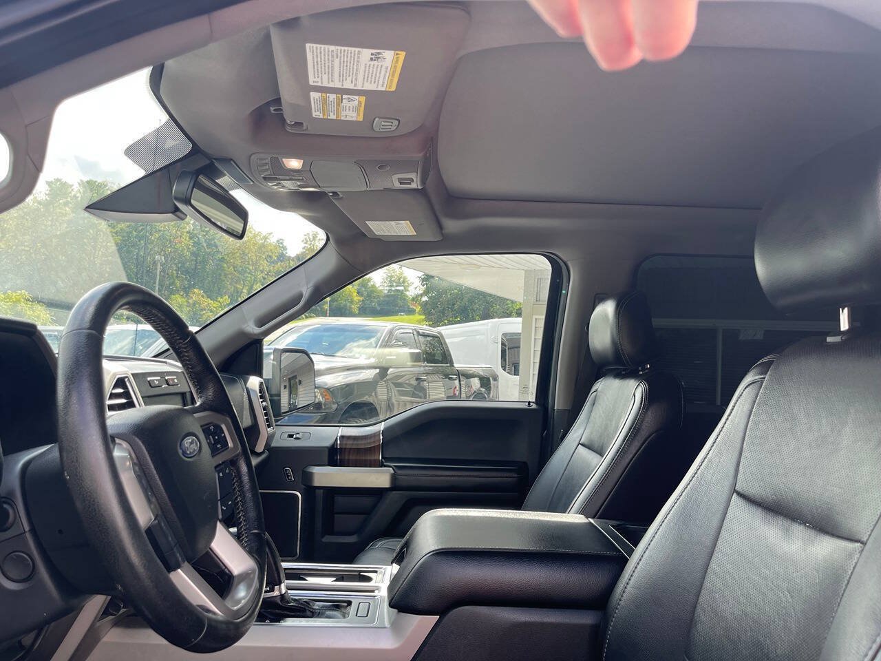 Used 2016 Ford F150 Lariat w/ Equipment Group 502A Luxury AWD/4WD image 19