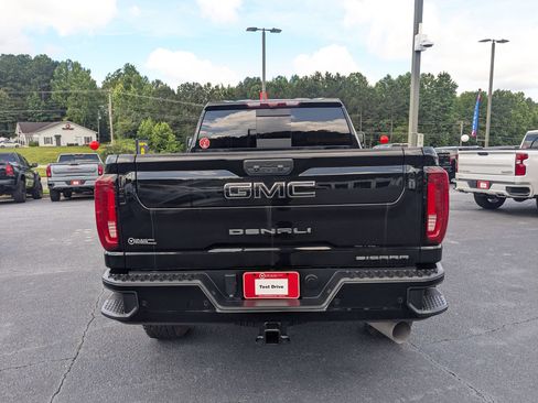 Used 2021 GMC Sierra 2500 Denali w/ Denali Black Diamond Edition AWD/4WD image 6