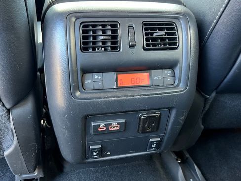 Used 2020 Nissan Pathfinder Platinum image 13