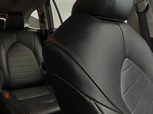 Used 2021 Toyota Highlander XLE FWD image 11