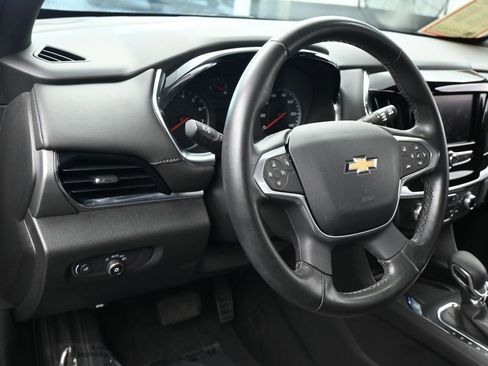 Used 2023 Chevrolet Traverse LT FWD image 15