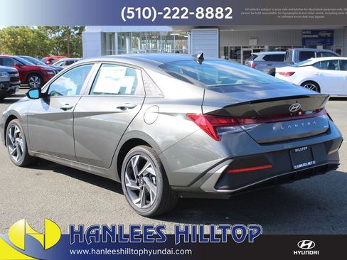 New 2025 Hyundai Elantra SEL image 9