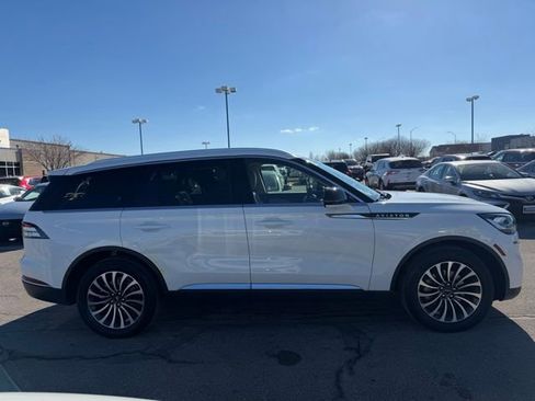 Used 2023 Lincoln Aviator AWD w/ Premium Package image 3