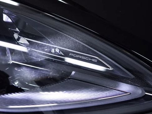 Certified 2026 Porsche Macan AWD/4WD image 16