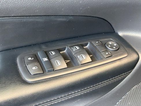 Used 2017 Jeep Grand Cherokee Laredo AWD/4WD image 14