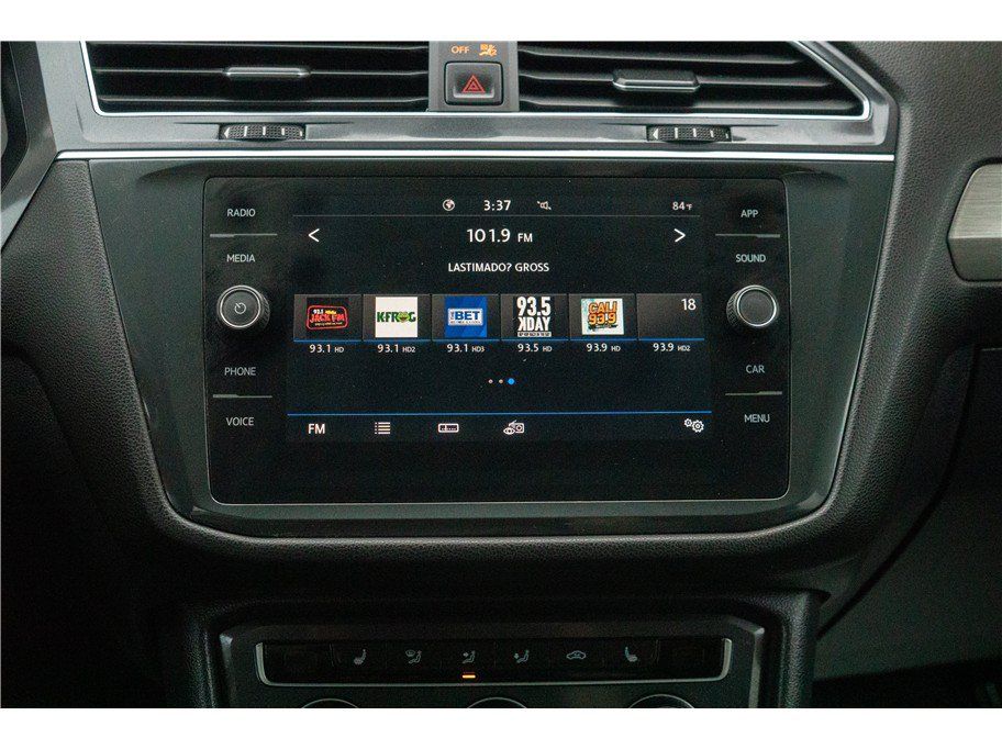 Used 2020 Volkswagen Tiguan SE w/ Panoramic Sunroof Package FWD image 16