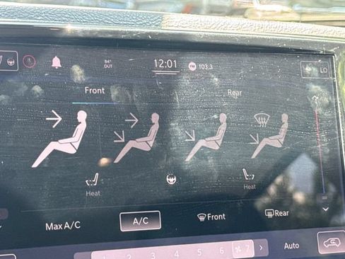 Used 2021 Chrysler Pacifica Touring-L FWD image 22