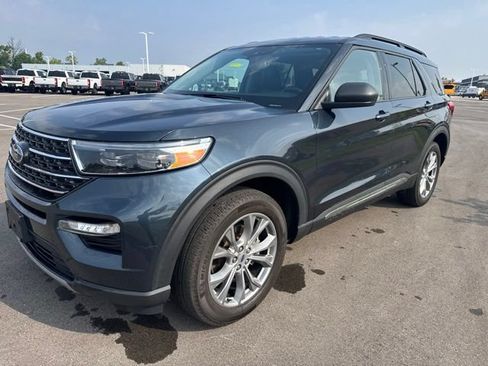 Used 2023 Ford Explorer XLT w/ Equipment Group 202A AWD/4WD image 9