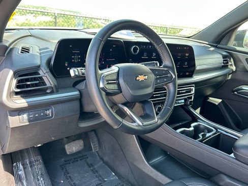 Used 2025 Chevrolet Traverse LT AWD/4WD image 8