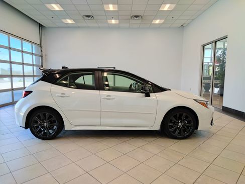 Used 2025 Toyota Corolla XSE FWD image 2