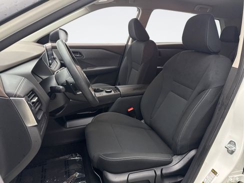 Used 2023 Nissan Rogue S AWD/4WD image 11