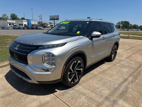 Used 2023 Mitsubishi Outlander SE FWD image 4