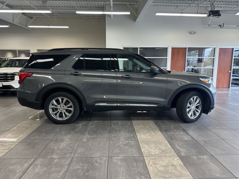 Used 2023 Ford Explorer XLT w/ Equipment Group 202A image 7