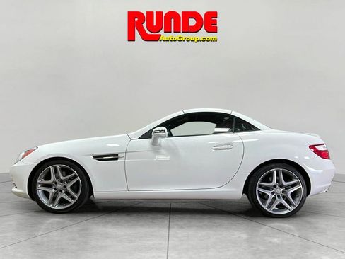 Used 2016 Mercedes-Benz SLK 300 image 2