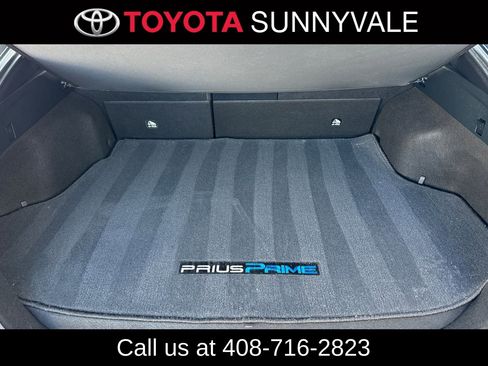 Used 2019 Toyota Prius Prime Premium w/ Preferred Accessory Package FWD image 19