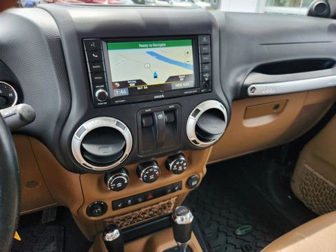 Used 2013 Jeep Wrangler Rubicon w/ Dual Top Group AWD/4WD image 12