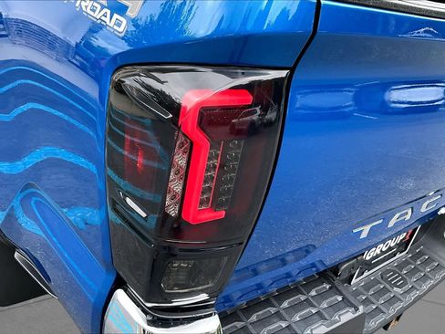 Used 2017 Toyota Tacoma TRD Off-Road w/ Tow Package AWD/4WD image 26