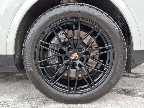 Certified 2026 Porsche Cayenne Coupe image 12