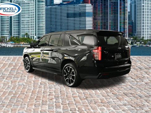 Used 2021 Chevrolet Suburban RST w/ Luxury Package RWD image 12