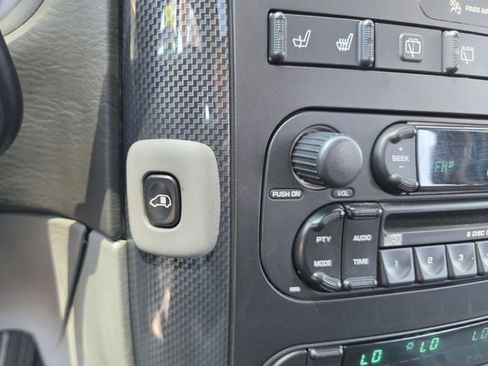 Used 2005 Dodge Grand Caravan SXT w/ Leather Interior Group FWD image 26