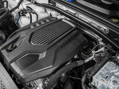 Certified 2026 Porsche Macan AWD/4WD image 13