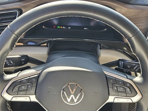 Certified 2025 Volkswagen Atlas SE w/ Panoramic Sunroof Package image 24