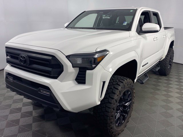 Used 2025 Toyota Tacoma SR5 AWD/4WD image 3