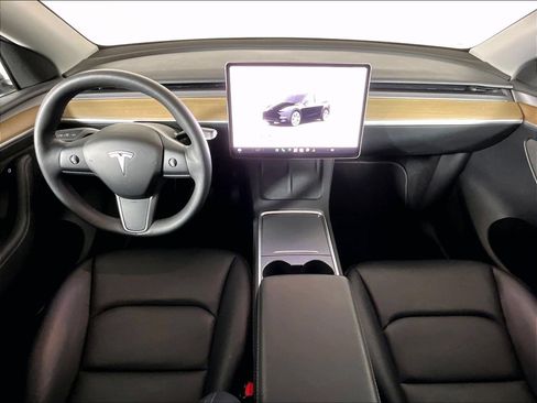 Used 2024 Tesla Model Y Long Range AWD/4WD image 12