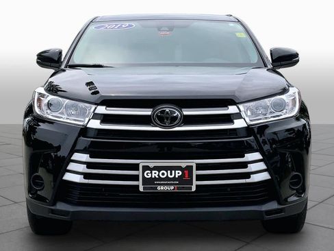 Used 2019 Toyota Highlander LE AWD/4WD image 4