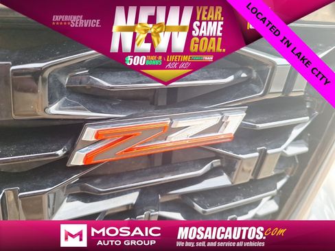 Used 2025 Chevrolet Traverse Z71 image 35