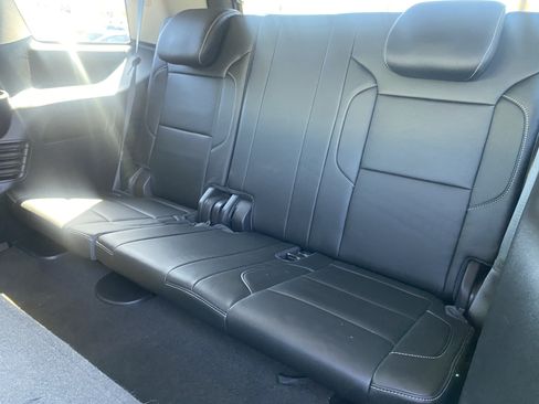 Used 2018 Chevrolet Tahoe LT w/ Luxury Package RWD image 16